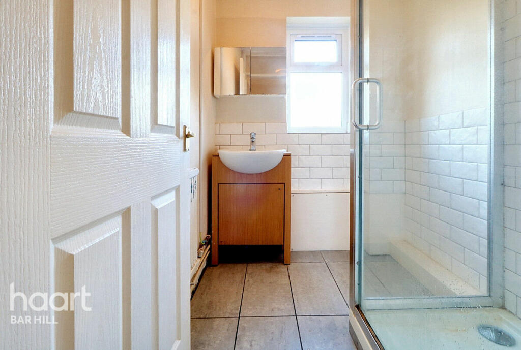 Additional property image - Queen's Close, Over