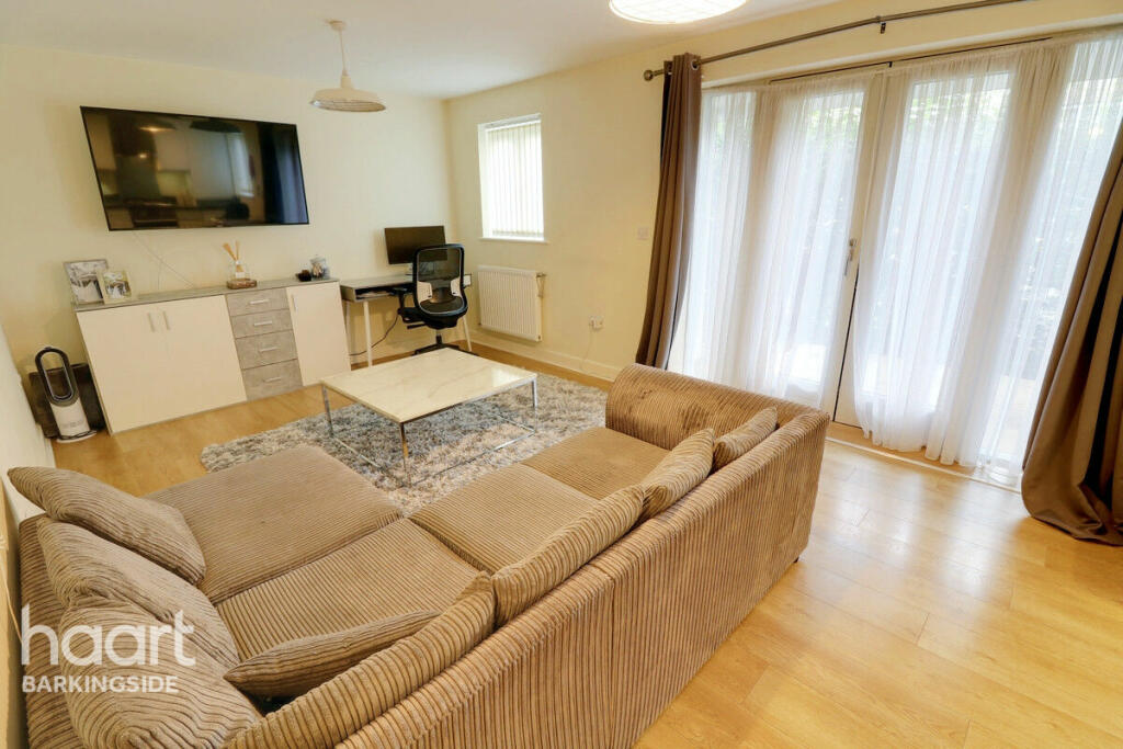 1 bedroom apartment for sale in New Mossford Way, Barkingside, IG6