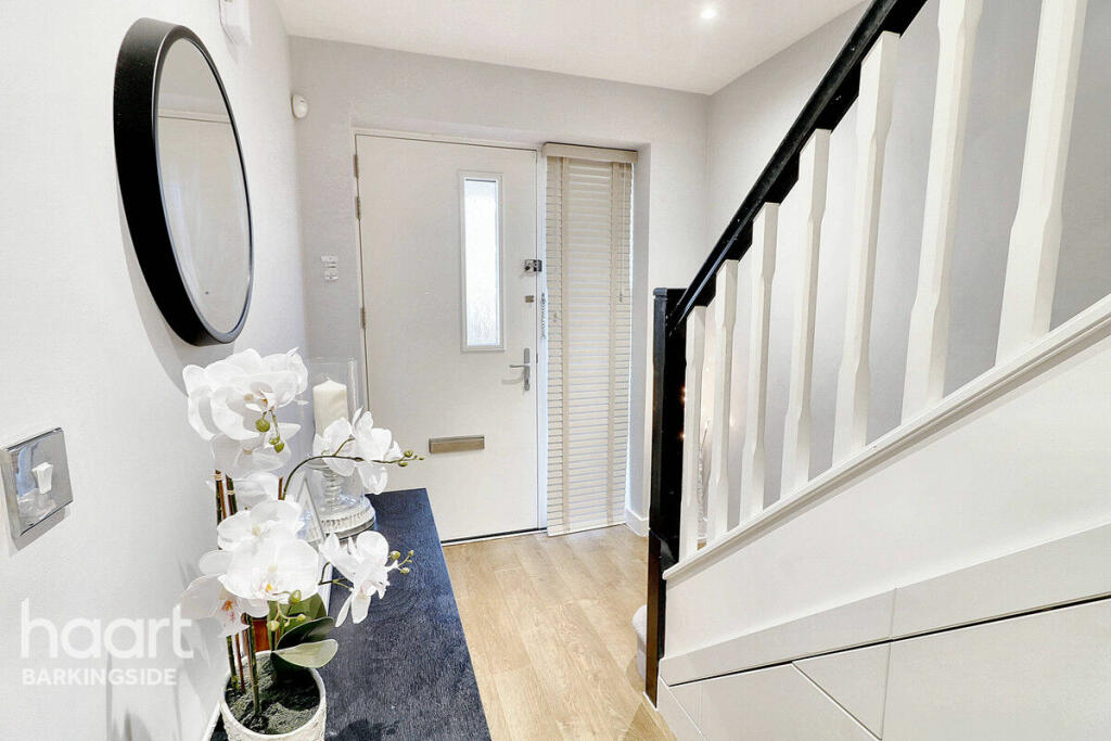 4 bedroom terraced house for sale in Woodbury Crescent, Clayhall, IG5