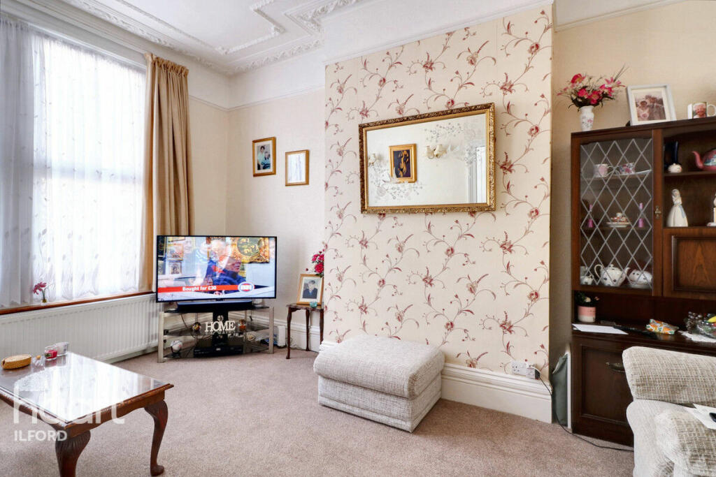 4 bedroom end of terrace house for sale in Balfour Road, Ilford, IG1