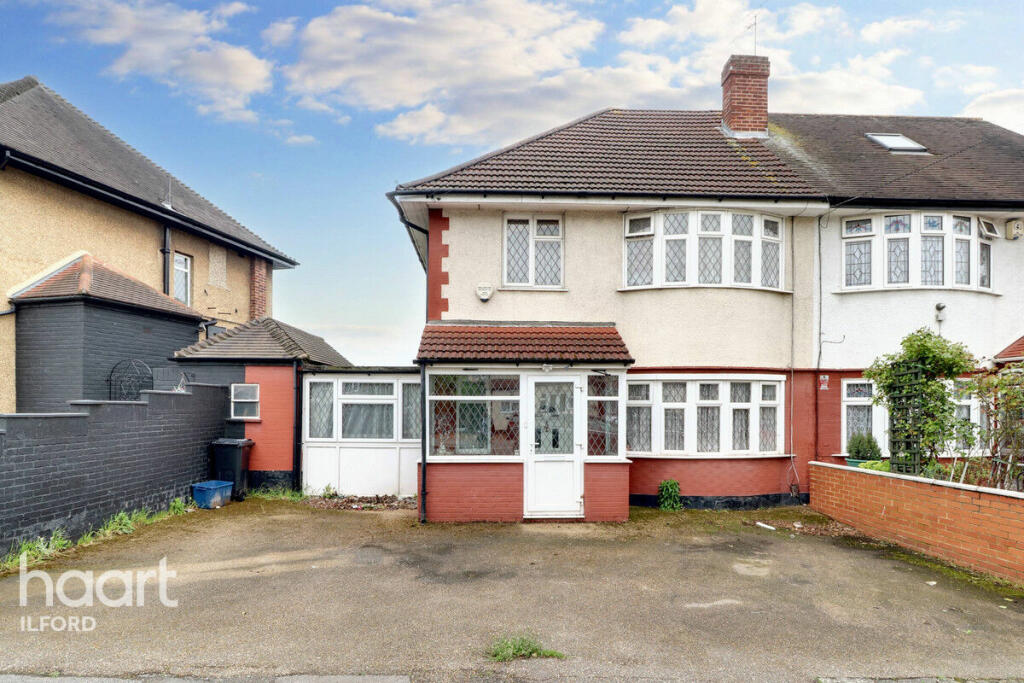 4 bedroom semidetached house for sale in Wanstead Lane, Ilford, IG1