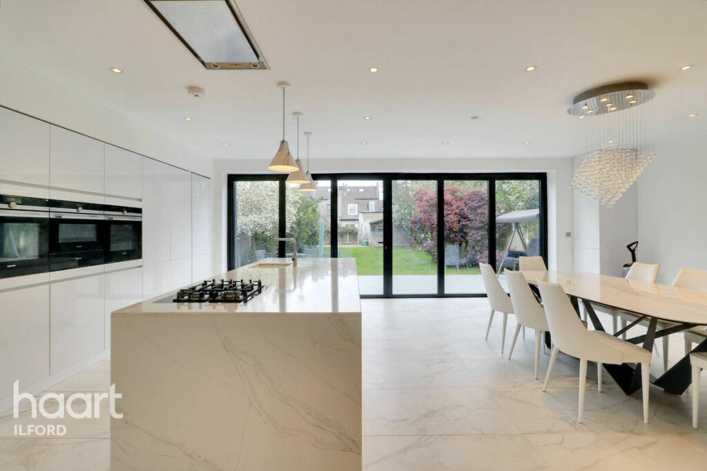 4 bedroom end of terrace house for sale in Balfour Road, Ilford, IG1