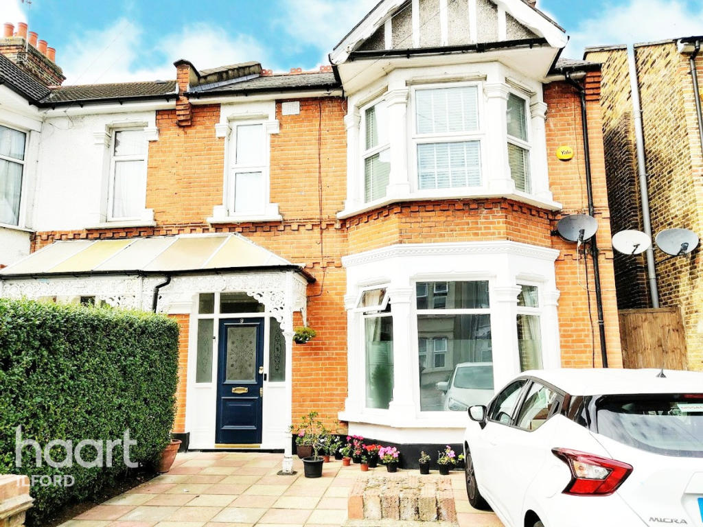 1 bedroom flat for sale in Auckland Road G/F, Ilford, IG1