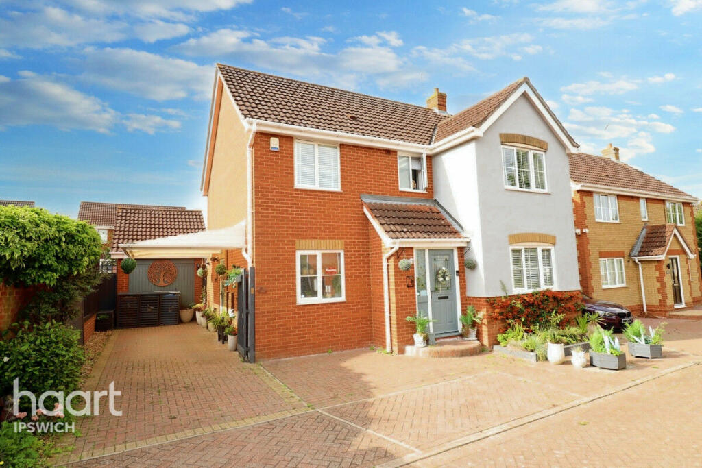 4 bedroom detached house for sale in Riley Close, Ipswich, IP1