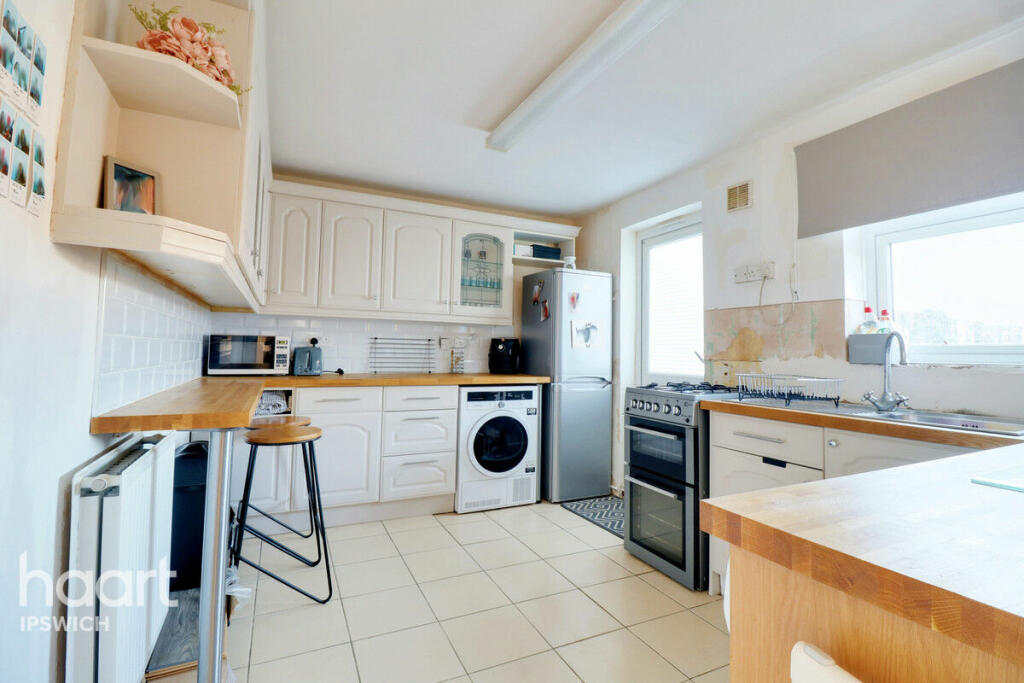 3 bedroom end of terrace house for sale in Sheldrake Drive, Ipswich, IP2
