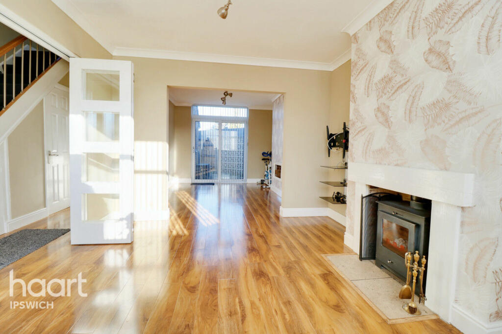 3 bedroom semidetached house for sale in Mildmay Road, Ipswich, IP3