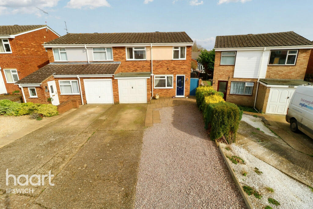 3 bedroom semidetached house for sale in Crescent, Ipswich, IP2