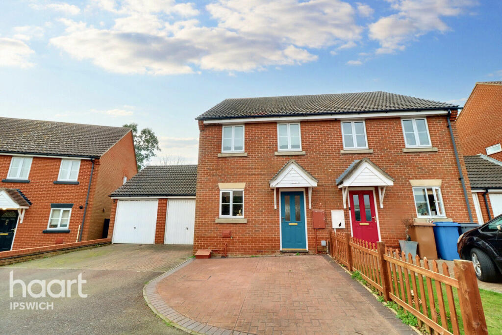 3 bedroom semi-detached house for sale in Pipers Vale Close, Ipswich, IP3