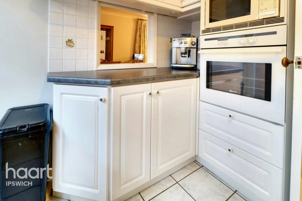 3 bedroom bungalow for sale in Holyrood Close, Ipswich, IP2