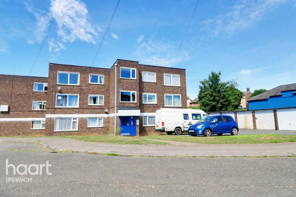 2 bedroom flat for sale in Dandalan Close, Ipswich, IP1