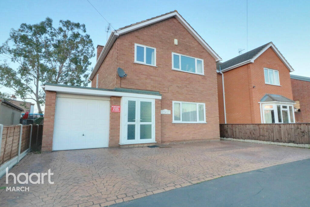 3 bedroom detached house for sale in Elliott Road, March, PE15