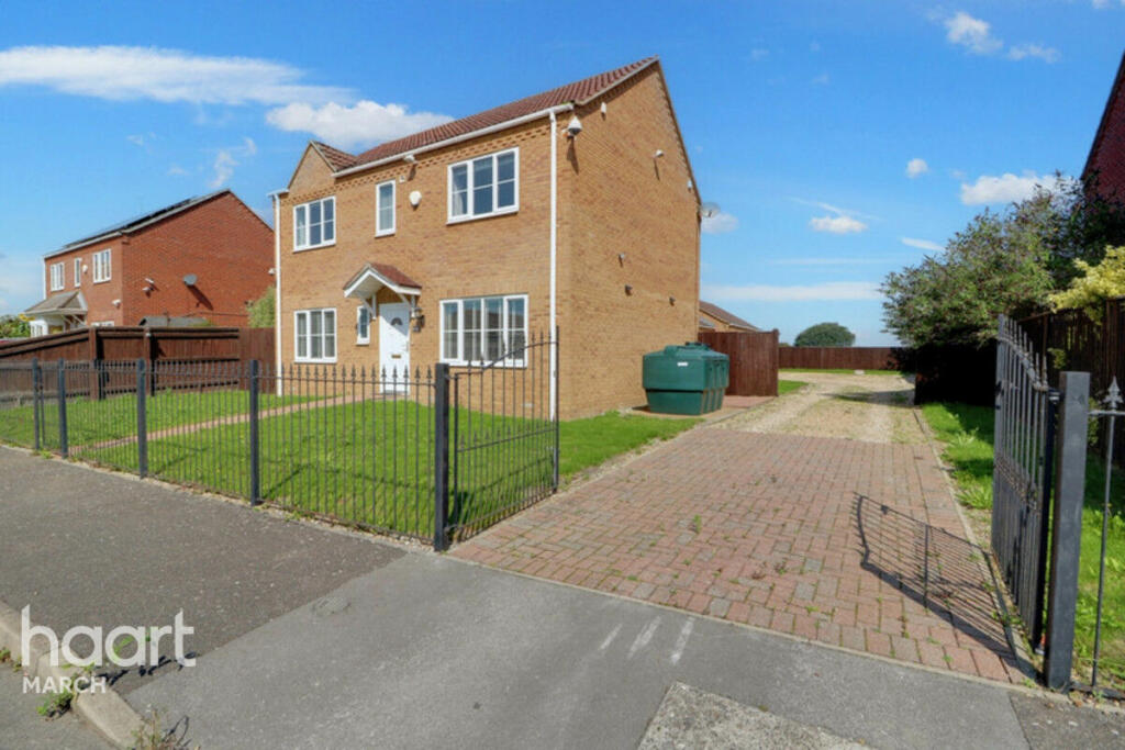 4 bedroom detached house for sale in Charlemont Drive, Manea, PE15