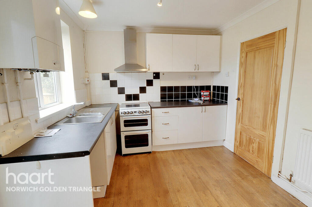 3 bedroom terraced house for sale in Robin Hood Road, Norwich, NR4