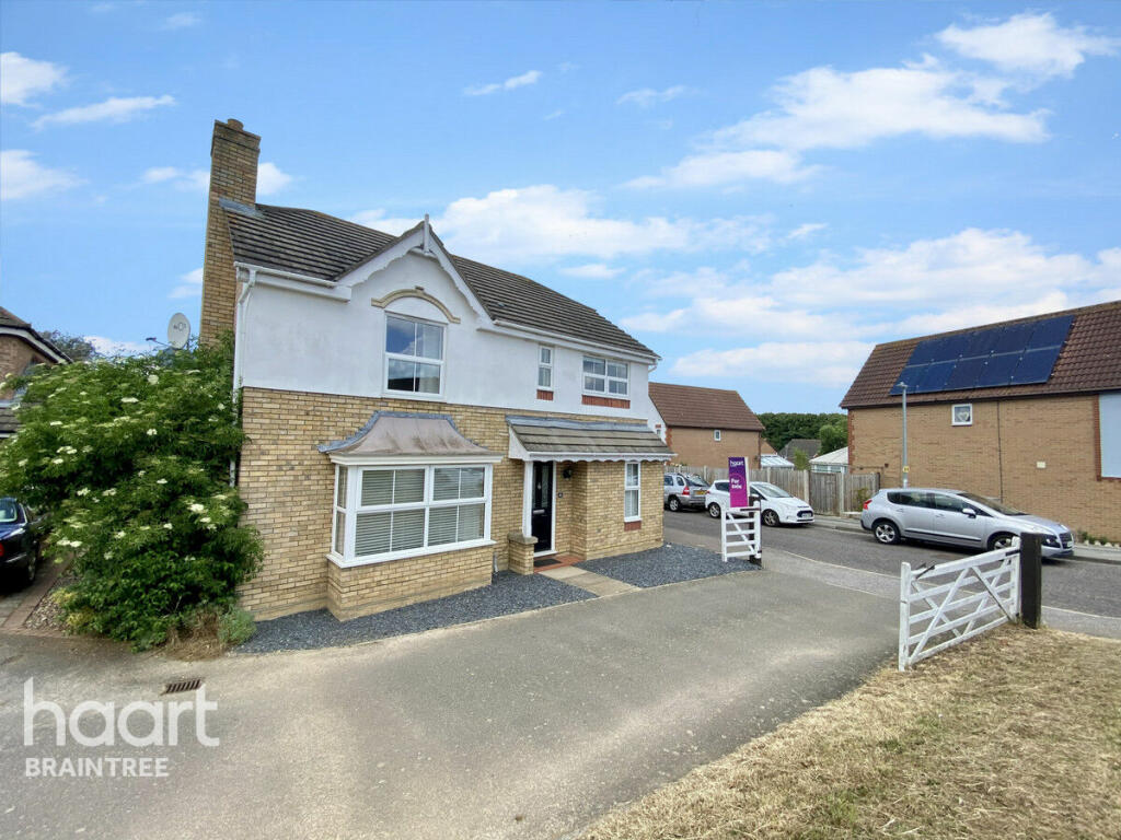 4 bedroom detached house for sale in Bridport Way, Braintree, CM7