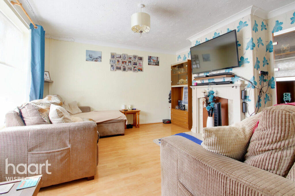 3 bedroom semidetached house for sale in Sefton Avenue, Wisbech, PE13