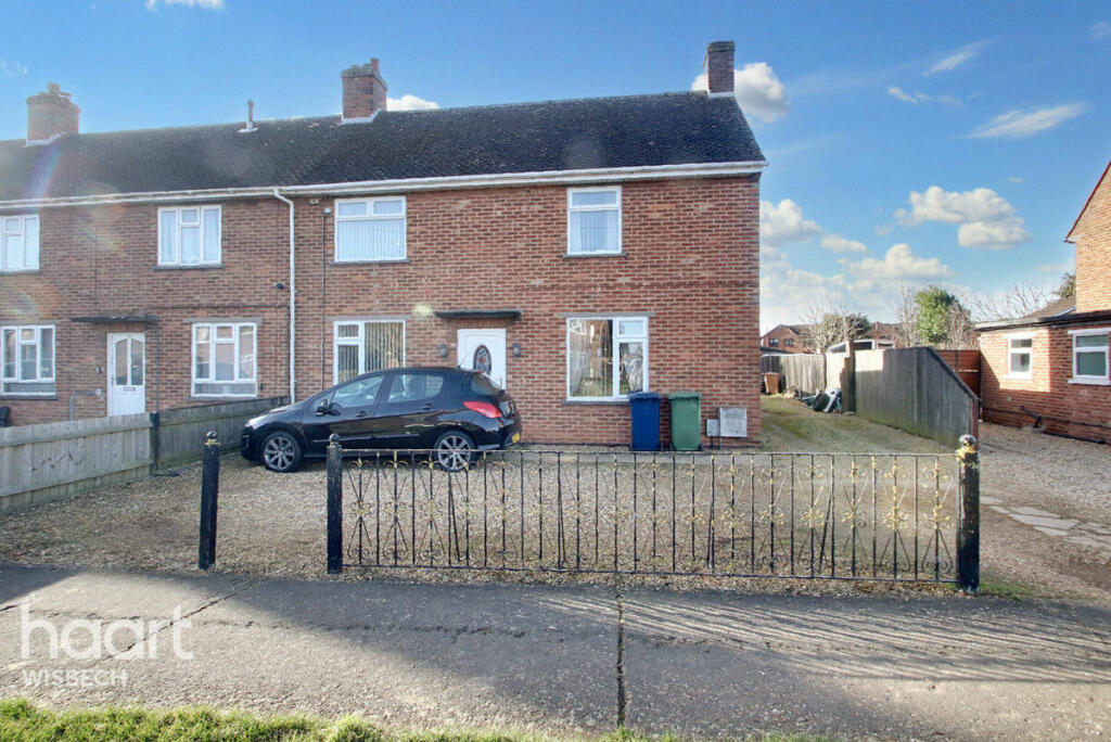 3 bedroom end of terrace house for sale in Perry Road, Leverington, PE13