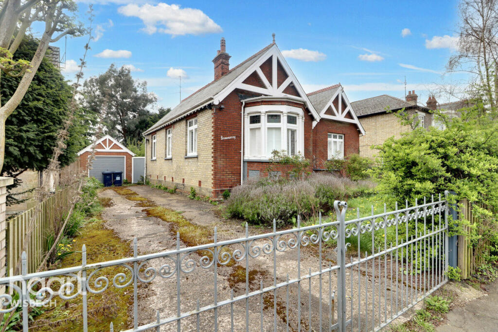 4 bedroom detached bungalow for sale in Queens Road, Wisbech, PE13