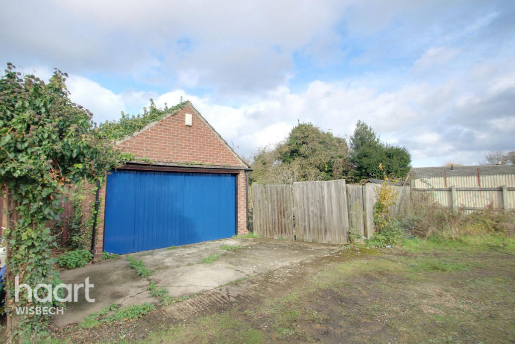 4 bedroom detached house for sale in Lynn Road, Wisbech, PE13