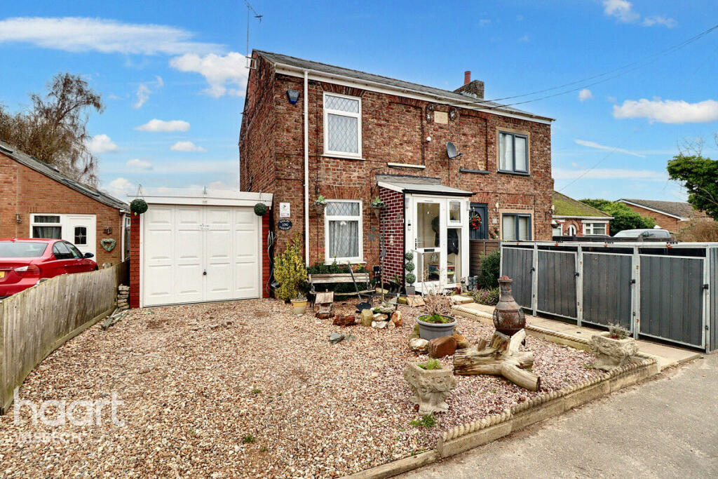 2 bedroom semidetached house for sale in Leverington Common