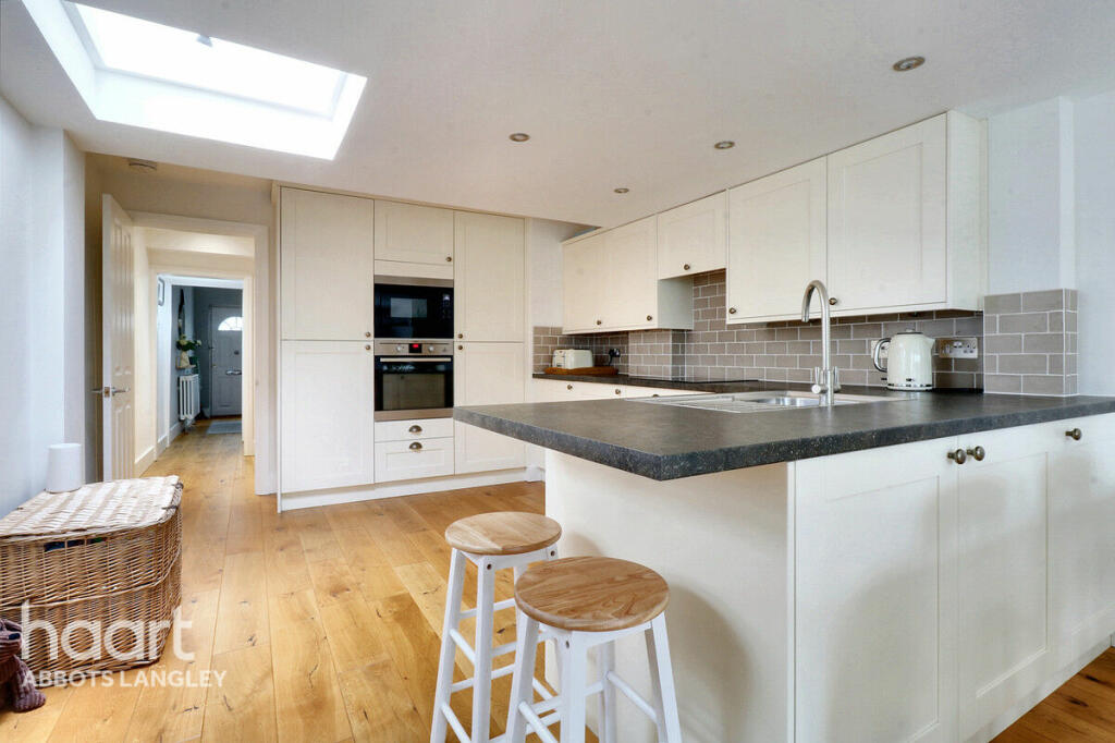 2 bedroom semidetached house for sale in Adrian Road, Abbots Langley, WD5