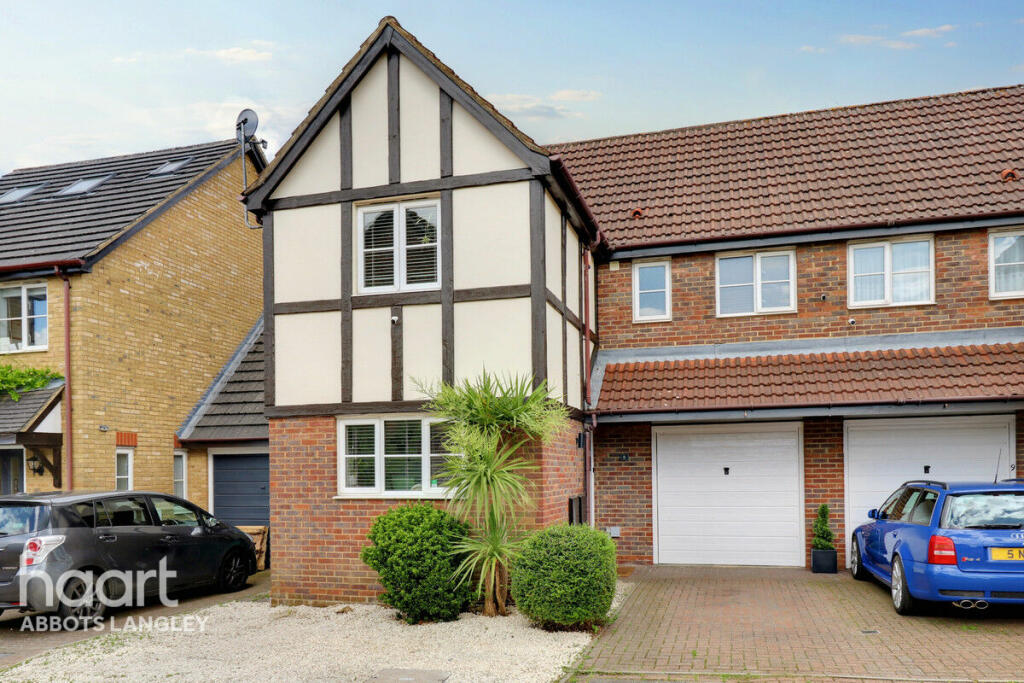 4 bedroom semidetached house for sale in Peacock Walk, Abbots Langley, WD5