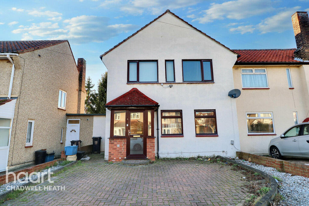 3 bedroom semidetached house for sale in Lexden Drive, Romford, RM6