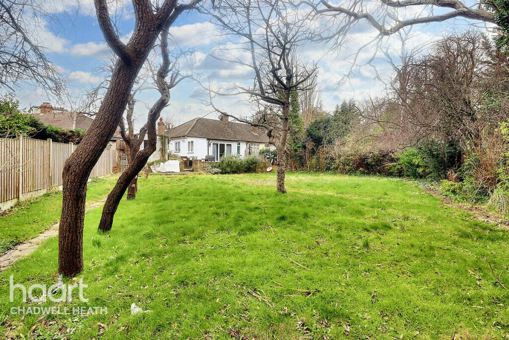 3 bedroom bungalow for sale in Burlington Gardens, Romford, RM6