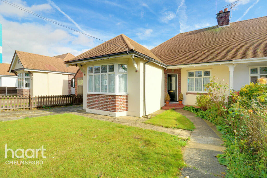 3 bedroom semidetached bungalow for sale in Pentland Avenue
