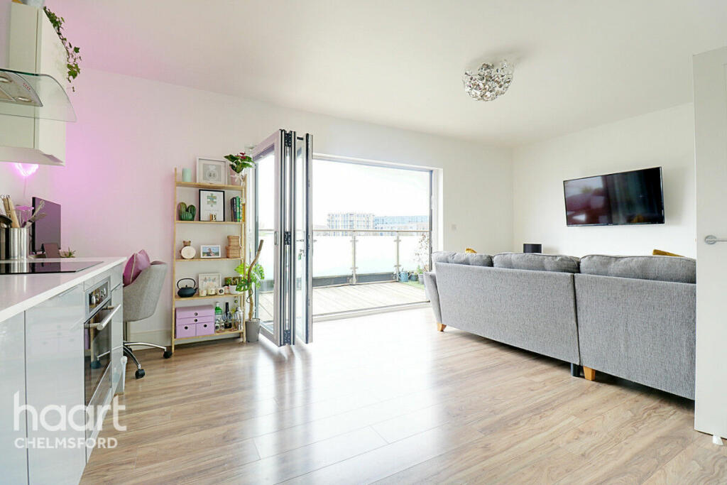 2 bedroom penthouse for sale in Baddow Road, Chelmsford, CM2