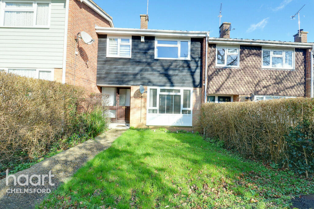 3 bedroom terraced house for sale in St Michaels Walk, Chelmsford, CM2