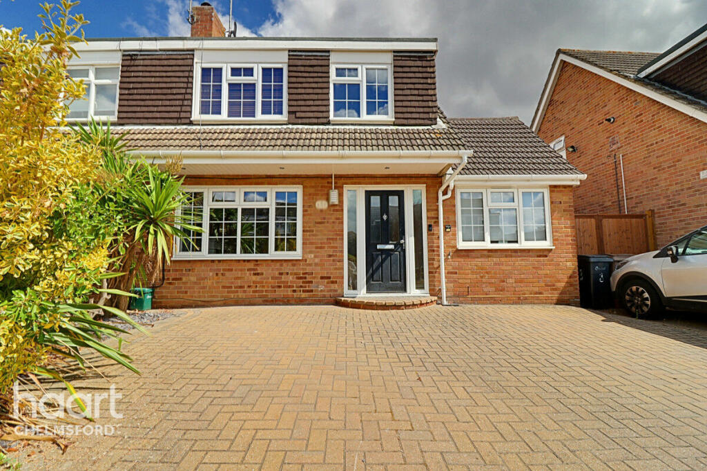 4 bedroom semidetached house for sale in Bridgend Close, CHELMSFORD, CM3