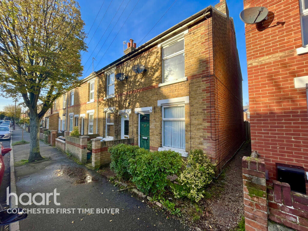 3 bedroom end of terrace house for sale in Road, Colchester, CO1