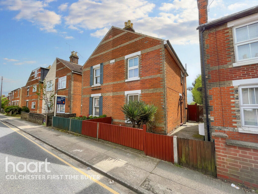 3 bedroom semidetached house for sale in Harwich Road, Colchester, CO4
