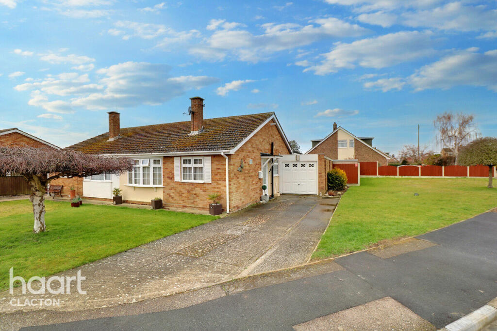 2 bedroom semidetached bungalow for sale in Manfield Gardens, Clacton