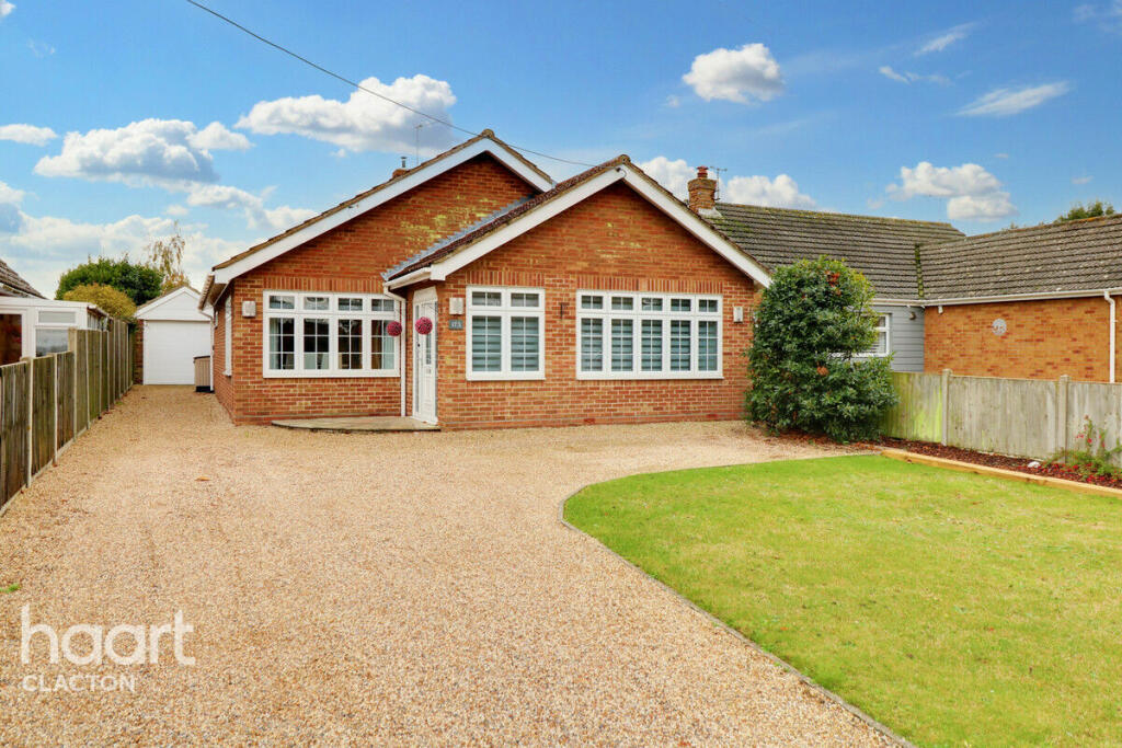 4 bedroom detached bungalow for sale in Point Clear Road, ClactonOn