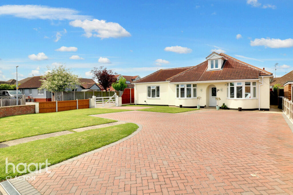 4 bedroom detached bungalow for sale in Burrs Road, ClactonOnSea, CO15