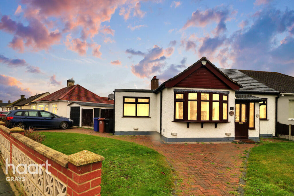 3 bedroom semidetached bungalow for sale in Highfield Gardens, Grays, RM16