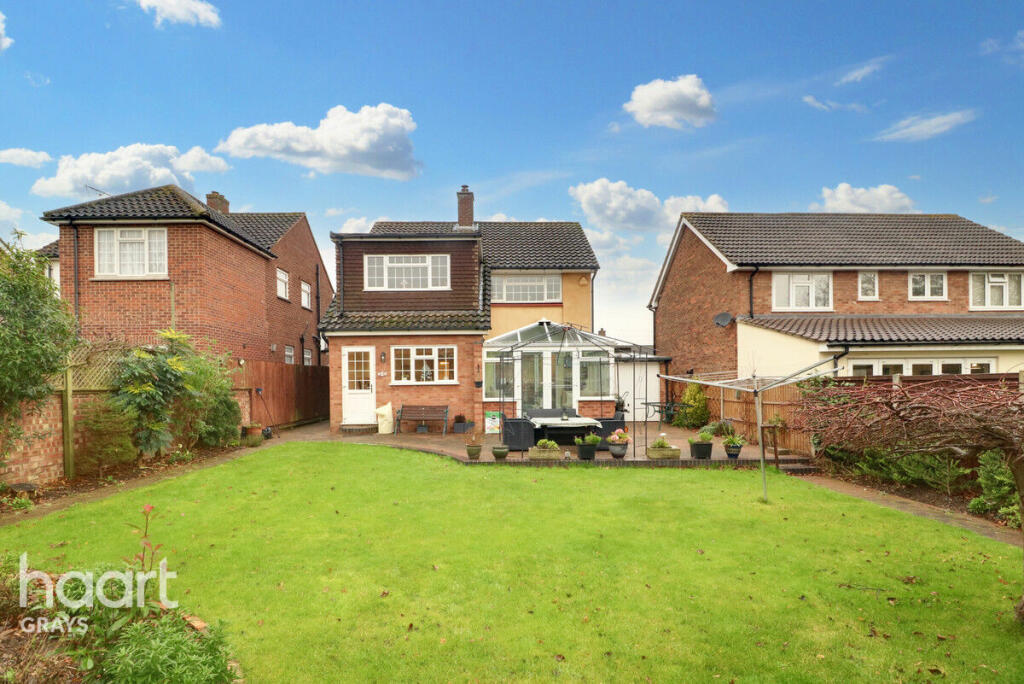4 bedroom detached house for sale in Woodward Close, Grays, RM17