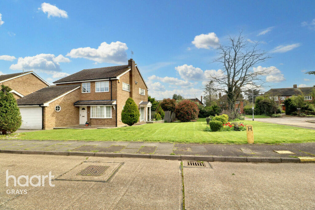 4 bedroom detached house for sale in Paddock Close, Grays, RM16