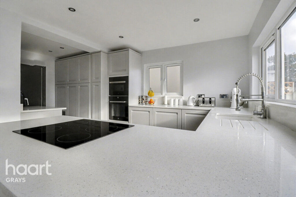 Main image of property: Lenmore Avenue, Grays