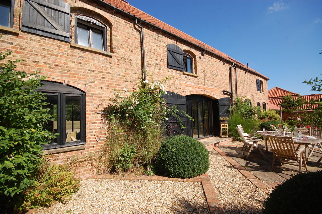 6 bedroom barn conversion for sale in Top Road, Little Cawthorpe LN11