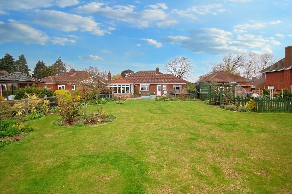 3 bedroom detached bungalow for sale in Station Road, North Thoresby
