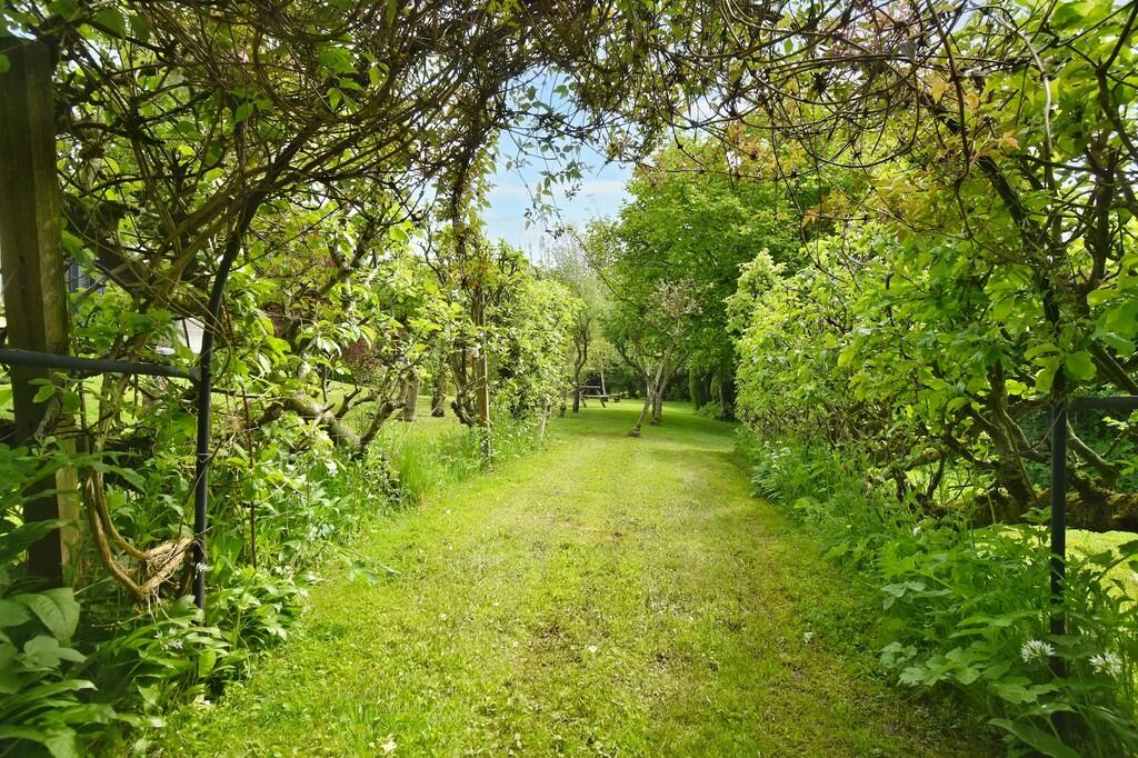 5 bedroom detached bungalow for sale in Church Lane, Utterby LN11 0TH, LN11