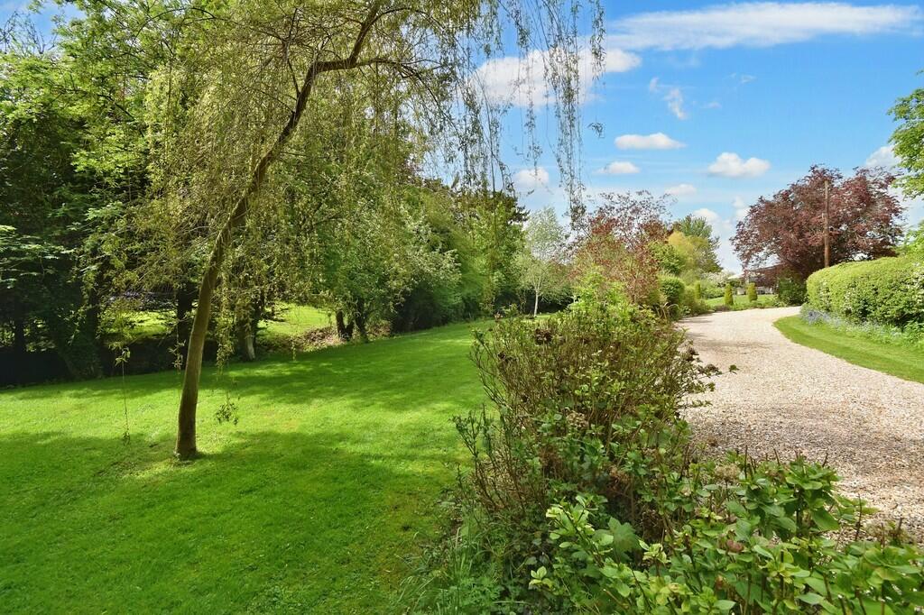 5 bedroom detached bungalow for sale in Church Lane, Utterby LN11 0TH, LN11