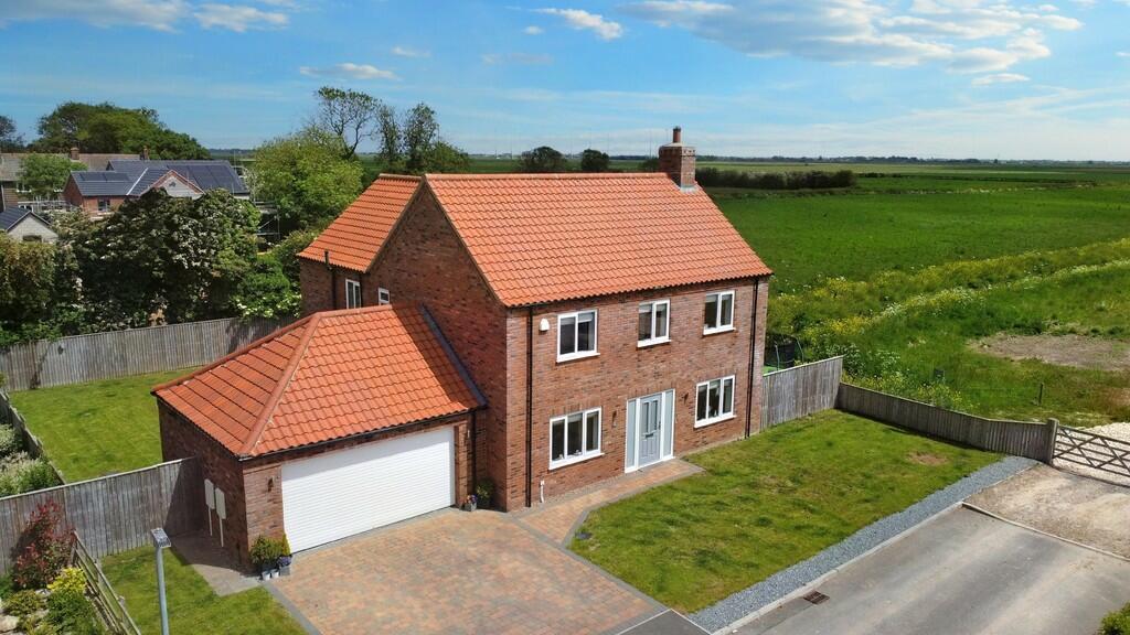 4 bedroom detached house for sale in Stoneleigh Farm Drive, Maltby Le