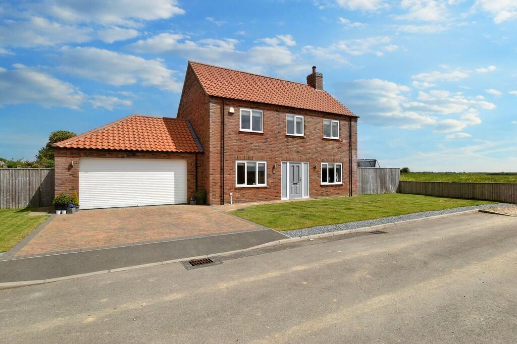 4 bedroom detached house for sale in Stoneleigh Farm Drive, Maltby Le