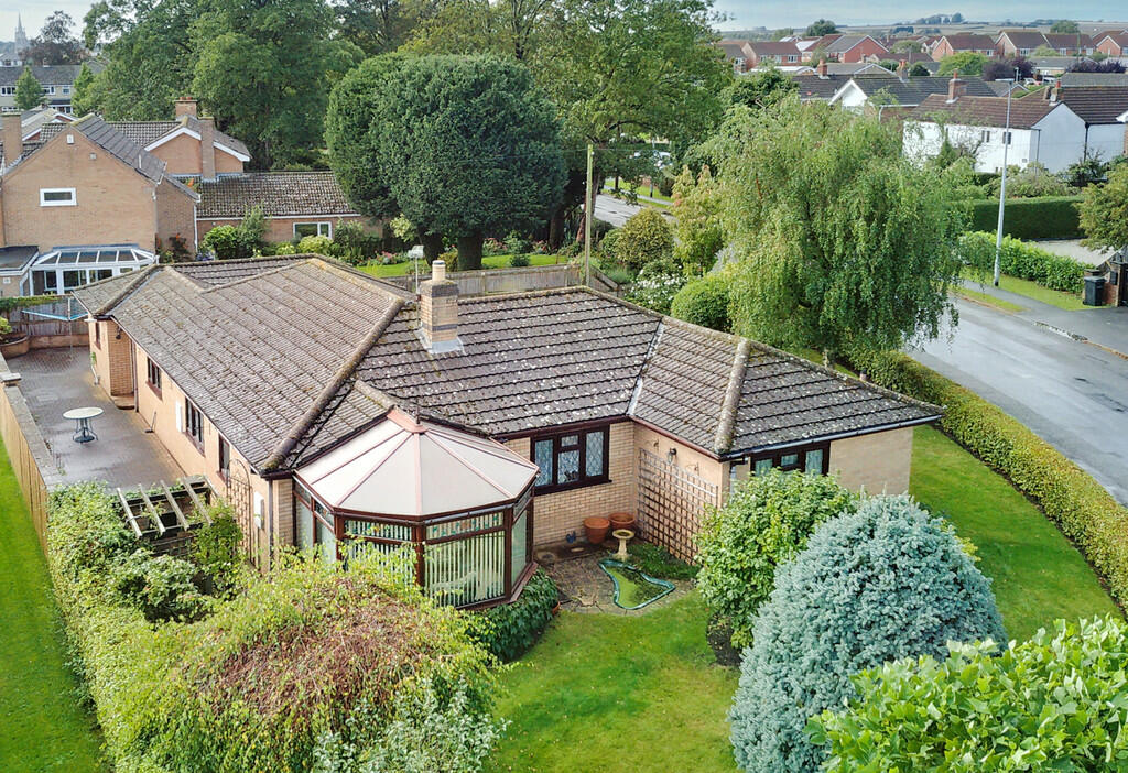 4 bedroom detached bungalow for sale in Keddington Road, Louth LN11 0BL, LN11