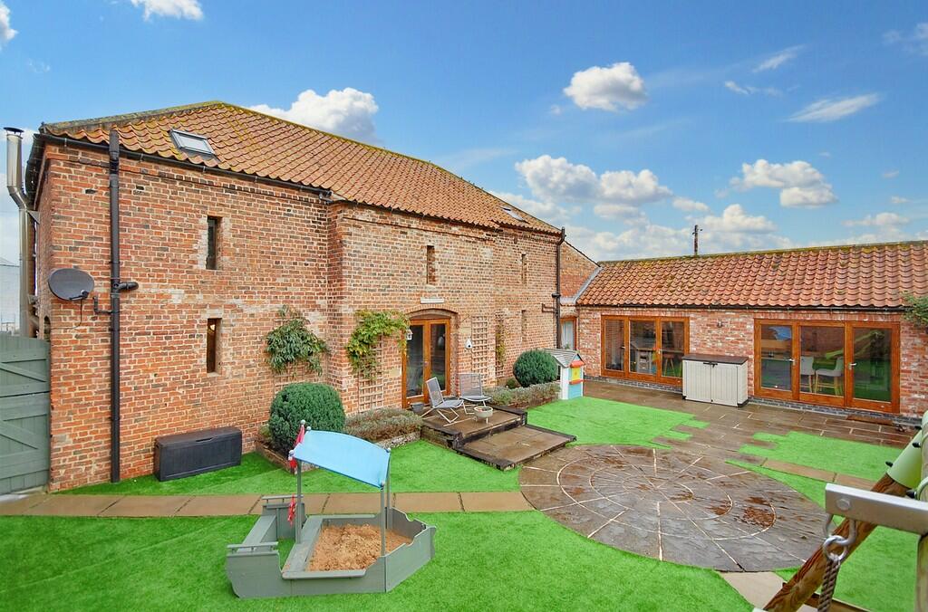 5 bedroom barn conversion for sale in ToftnextNewton, Market Rasen