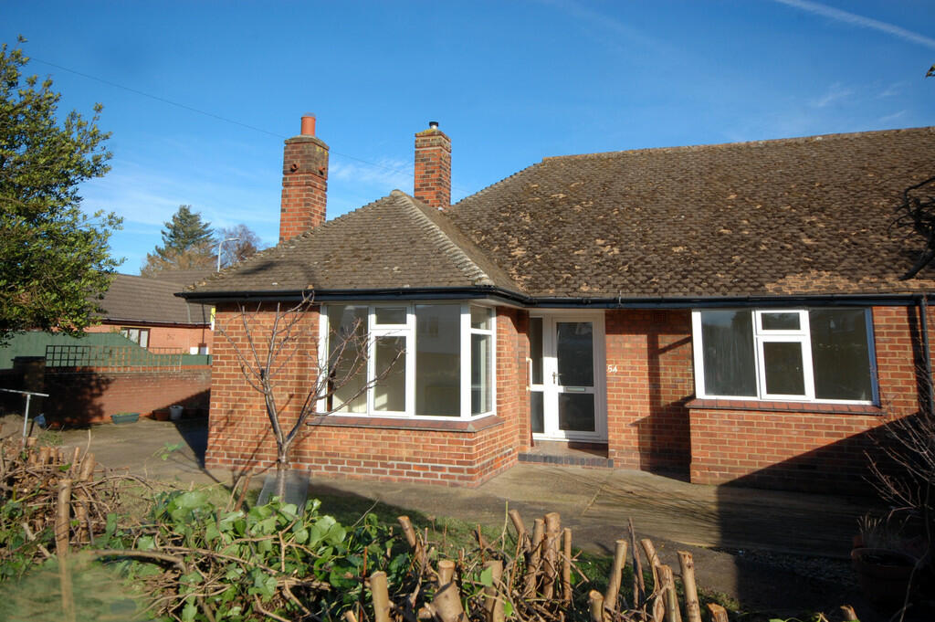 2 bedroom semidetached bungalow for sale in Brackenborough Road, Louth