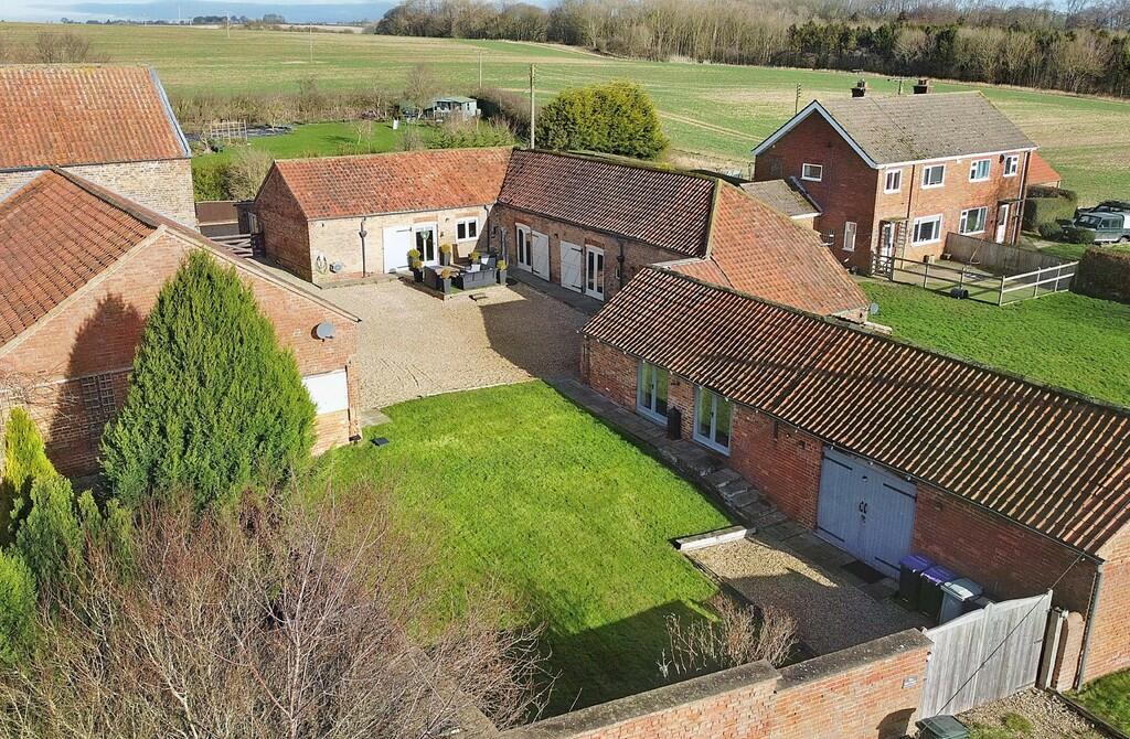 5 bedroom barn conversion for sale in Lincoln Road, Welton Le Wold LN11